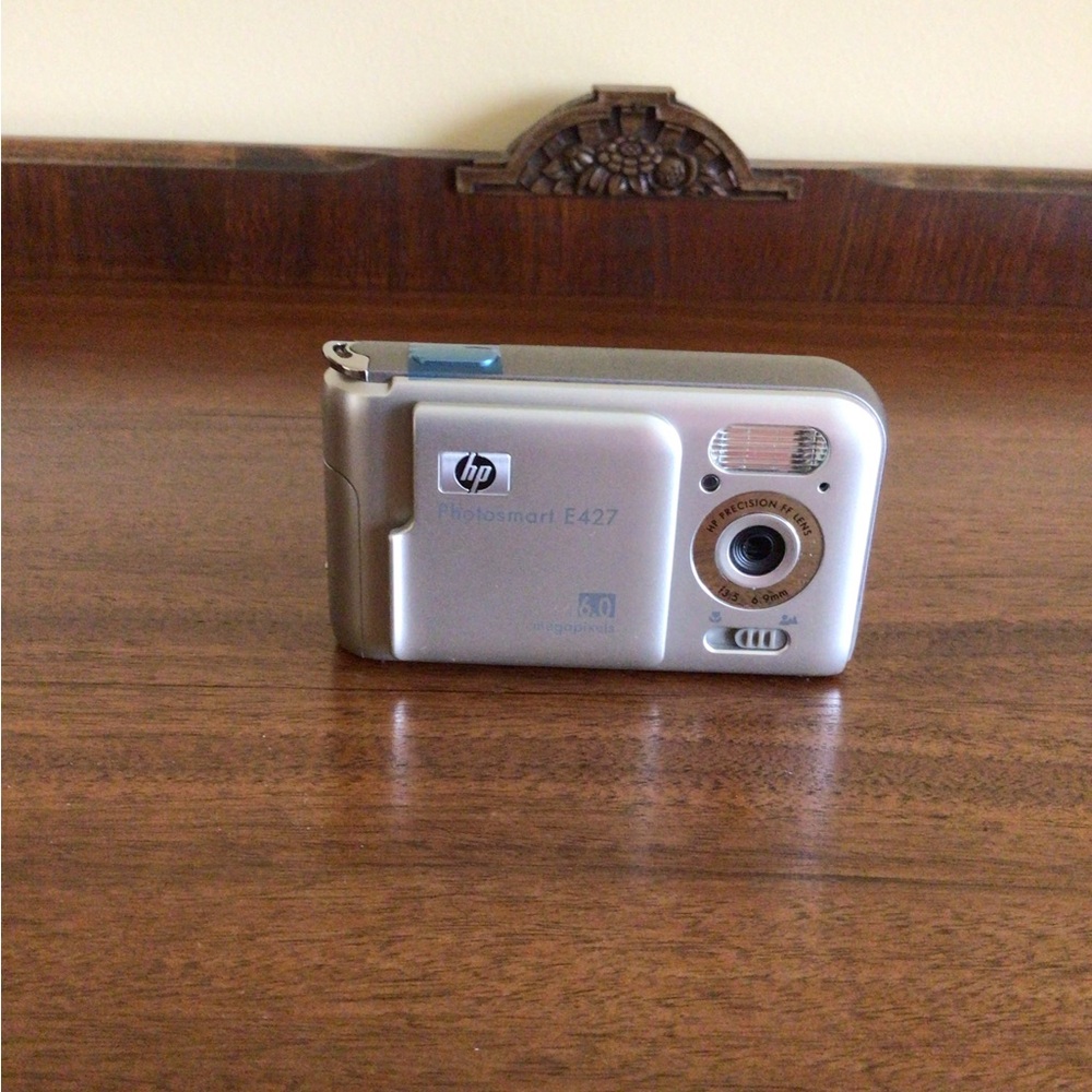 HP Photosmart E427 Compact Digital Camera